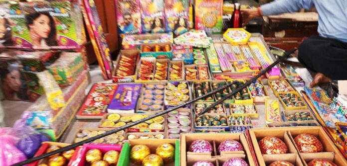 Buying Crackers Online - A Convenient Way to Celebrate